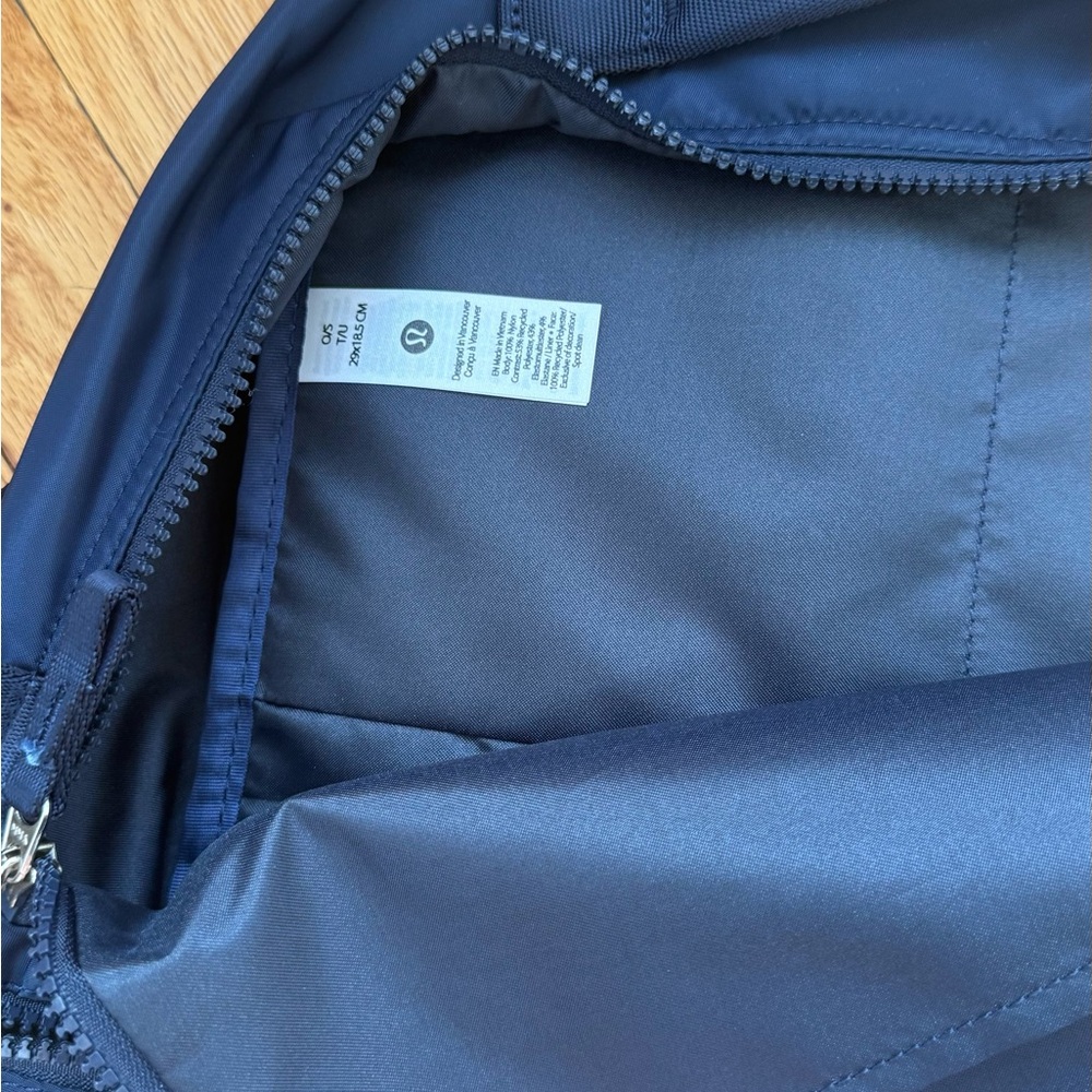 lululemon NWT Crew Backpack - Picture 8 of 9